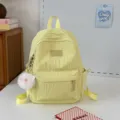 Zaino casual giallo chiaro da donna e studente con grazioso ciondolo pon pon e capiente. - Con Ciondolo / Taglia S / Giallo