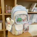 Pastellfarbener Colorblock Schulrucksack mit transparenter Tasche, Hasenanhänger und Fächern. - Mit Anhänger Und Zwei Lollis / Blau