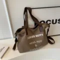 Braune Canvas Tragetasche für Damen, große Schultertasche, Freizeithandtasche und Umhängetasche. - Ohne Anhänger / Kaffeebraun