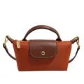 Kleine Mini Nylontasche in leuchtendem Orange mit brauner Lederklappe und Griff fuer Damen. - Orange