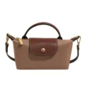 Kleine Nylon Umhängetasche in Khaki mit braunem Ledergriff und goldener Hardware. - Khaki