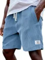 Herren blaue Cord Shorts Nahaufnahme, lässige weite Passform Sommer kurze Hosen. - S / Unterteile / Himmelblau