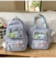 Hellblauer süßer Ita-Rucksack und Tragetaschen-Set mit transparenten Fronttaschen und Pins. - Zweiteiliges Set / Mit Abzeichen und Anhänger / Blau