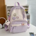 Niedlicher pastellvioletter Rucksack für Mädchen, ästhetische Schultasche mit Pins. - Groß Mit Anhänger / Lila