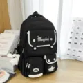 Koreanischer schwarzer Schulrucksack mit Fächern und süßem weißem Kontrastrand-Design. - Mit Anhänger / Schwarz