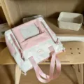 Rosa-weiße Segeltuchtasche mit transparentem Frontfenster und praktischem Design. - Rosa Tragetasche (Ohne Anhänger)