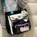 Farbblock Schulstil Ita Tasche mit transparentem PVC Fach und niedlichem Pluesch Anhaenger. - Tragetasche (Mit Zubehör) / Schwarz + Anhänger + 3 Runde Abzeichen + 1 Rosafarbener Stern