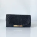 Schwarze Glitzer Abendtasche für Damen, elegantes Plissee-Design mit goldenem Metallverschluss. - Schwarz