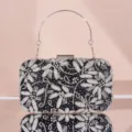 Schwarze und silberne Perlen-Abendtasche mit Metallgriff, eleganter Stil für feierliche Anlässe. - Schwarz