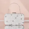 Silberne Perlen Abendtasche mit Metallgriff und funkelnden Strasssteinen für elegante Partys. - Silber