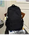 Lässiger, minimalistischer schwarzer Rucksack für den Alltag, Pendelverkehr und Reisen. - Schwarz Mit Kaninchenanhänger