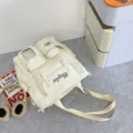 Niedlicher, geräumiger College-Rucksack für Studenten, Freizeit-Multi-Tasche, beige. - Schultertasche (Ohne Anhänger) / Weiß