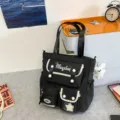 Süße Canvas Tragetasche mit vielen Fächern für Damen, große Freizeittasche für Schule. - Shoulder Bag with Charm / Schwarz