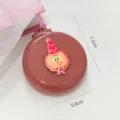 Draagbare opvouwbare zakhaarborstel met schattig cartoonontwerp en handige ingebouwde spiegel. - Bruin