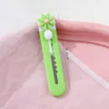 Coltello multiuso margherita carino taglierino portatile rosa verde cancelleria. - Taglierini a forma di fiorellino verde