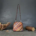 Handgefertigte gewebte Echtleder Muschel Umhängetasche für Damen, farbige lässige Handtasche. - bunt