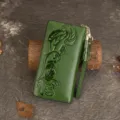 Elegante cartera larga de cuero verde para mujer, práctico bolso de mano con relieve floral y correa. - Verde