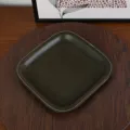 Plateau de rangement carré en cuir vert foncé avec coutures blanches, plat vintage en cuir ciré. - Vert carré