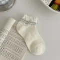 Carine calze corte alla caviglia con volant vintage da donna, morbide e confortevoli. - Bianco Volant