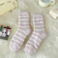 Damen süße flauschige gestreifte Korallenfleece Socken warme Winterschlaf Socken weich gemütlich - Einheitsgröße / Rosa
