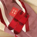 Κόκκινες βαμβακερές κάλτσες για την Κινεζική Πρωτοχρονιά, εορταστικό σχέδιο, ζεστές και άνετες. - Χαρά και Ευτυχία