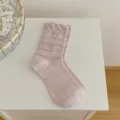Chaussettes mi-mollet roses à volants pour femmes, style japonais doux en coton tricoté. - Taille unique / Bord roulé avec bouton