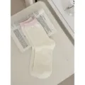 Calcetines slouch blancos para mujer con puño rosa y botón de corazón, malla de verano. - Talla única / Blanco con puño rosa