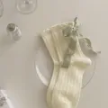 Chaussettes slouch tricotées femme avec nœud papillon, blanc cassé doux lolita mi-tubes respirantes - Taille unique / 001 Crème avec nœud vert