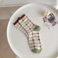 Chaussettes mi-hautes femme printemps ete avec motif carreaux mignons et fleurs decontractees. - Plaid