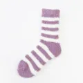 Paars-witte gestreifte zachte pluche sokken, comfortabele warme winterslaapsokken voor dames. - Eén maat / Paars
