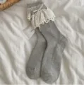 Chaussettes grises à volants en dentelle, bas tricotés mignons avec nœud pour femmes. - Taille unique / Gris