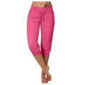 Gedetailleerd overzicht van roze gebreide korte casual joggingbroek voor dames met trekkoord. - M / Bottoms / Rozerood