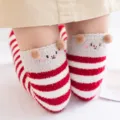 Calze alte in pile corallo da donna con simpatico design di animali e righe rosse. - Maialino a strisce rosse