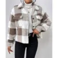 Dames ruitjes sherpa fleece jas met knopen en zakken, casual winter bovenkleding item. - S / Khaki