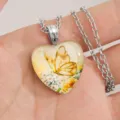 Mooie hart glas hanger ketting met vlinder bloem design sieraden voor dames en vrouwen. - Gele Vlinder / Inclusief 60cm Ketting