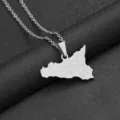 Collar con colgante de mapa de Sicilia de acero inoxidable, joya de acero de titanio. - Mapa de Sicilia / Cadena a Juego de 60CM / Plateado