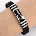 Bracciale da uomo in silicone nero e acciaio inossidabile con ciondolo a forma di ascia. - Ascia argentata
