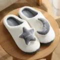 Heerlijke pluche huisschoenen voor de winter met ster en maan borduursel, warme pantofles. - 42-43 / Ster Maan Halve Rug / Grijs