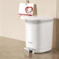 White 12L step-on trash can with silent soft-close lid for bedroom and bathroom use. - 12L with Bags / Twilight White