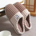 Chaussons d'hiver douillets en coton pour femmes et hommes, pantoufles chaudes à semelle épaisse. - Ours joyeux [Marron]