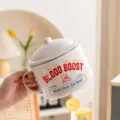 Witte keramische noedelkom met deksel, schattig cartoonontwerp, handig handvat voor thuisgebruik. - Gepassioneerde foodie koning / Universele Specificatie