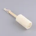 Handliche Luffa Bürste mit Holzgriff und praktischer Aufhängekordel für die Küche. - 3 Zoll (1 Stück)