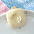 Pettine con cuscino d'aria coniglietto carino portatile con specchio, misura 7.8x6.9cm giallo. - Coniglio con Fiocco / Giallo latte