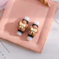 Lindo protector de cable de datos de dibujos animados para cargador, accesorio útil. - Flor Café
