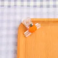 Süßer transparenter Plastikclip mit schönem orangen Kürbisdekor für den praktischen Bürogebrauch. - Kürbis