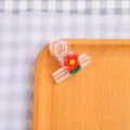 Klarem transparenter Plastikclip mit einem süßen roten Cartoon-Blumen-Design für Papier. - Kleines Rotes Blümchen