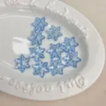 Cuentas de copos de nieve de acrílico azul para joyería DIY, llaveros y accesorios de manualidades. - Azul claro