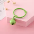 Anillo de metal de color con pequeño colgante de campana, accesorio de bolso llavero. - Verde