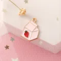 Ciondolo smaltato fragola cartone latte rosa accessorio gioielli fai da te per bracciale orecchini. - Latte alla fragola