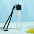 Flacon pulvérisateur transparent carré portable de 10 ml avec lanière pour voyage. - Style bracelet cordon / Noir